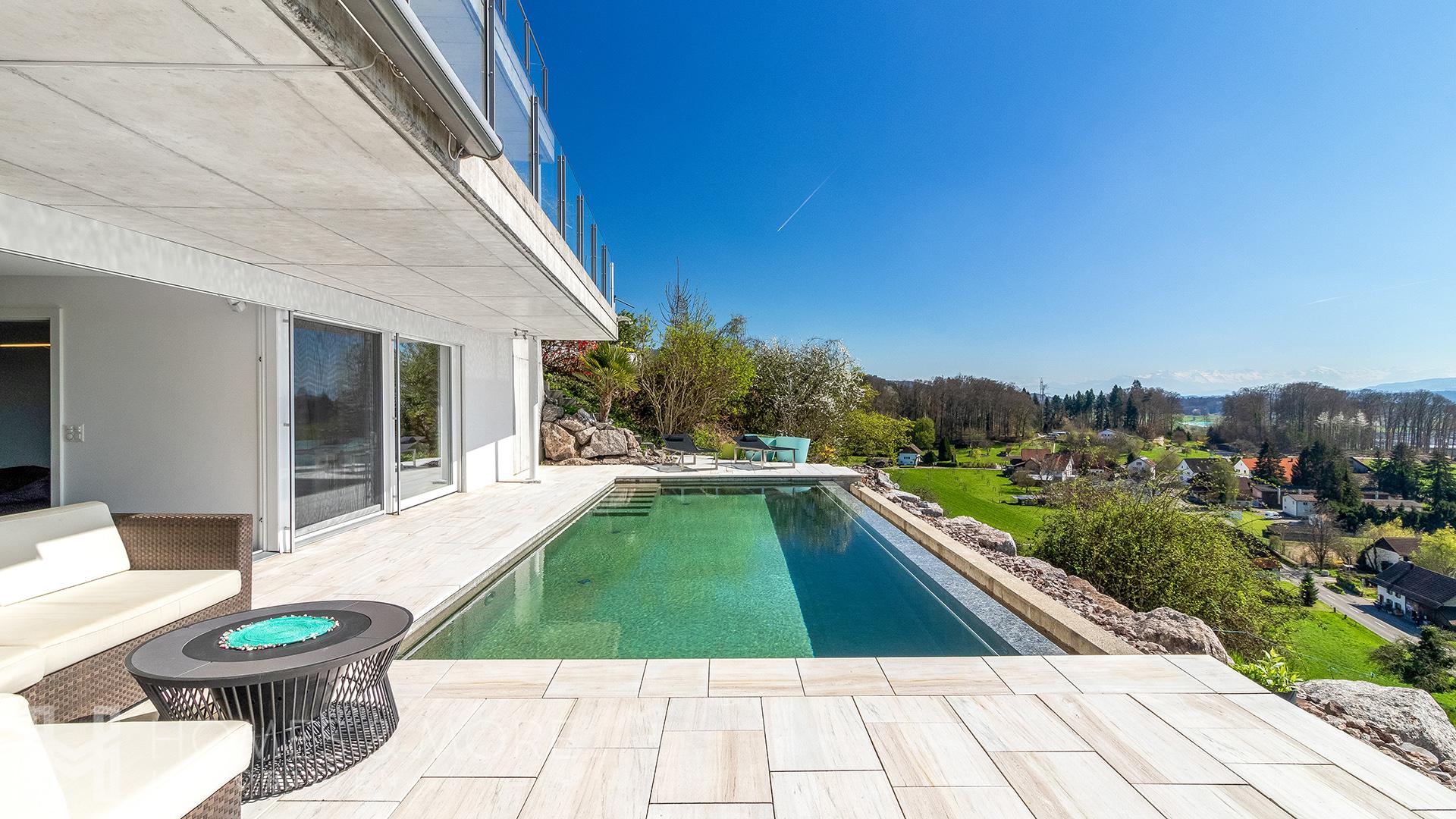 Aussenbereich Level 1 mit Infinitypool