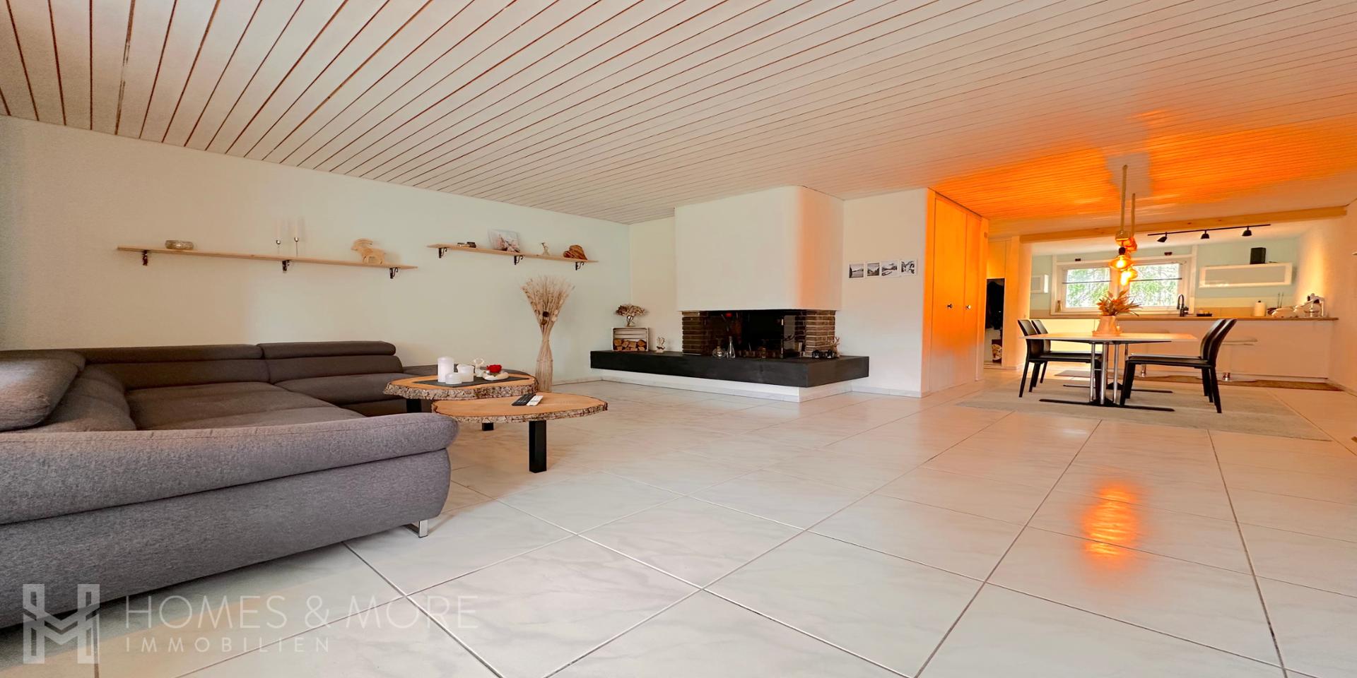 Wohnzimmer mit Cheminée