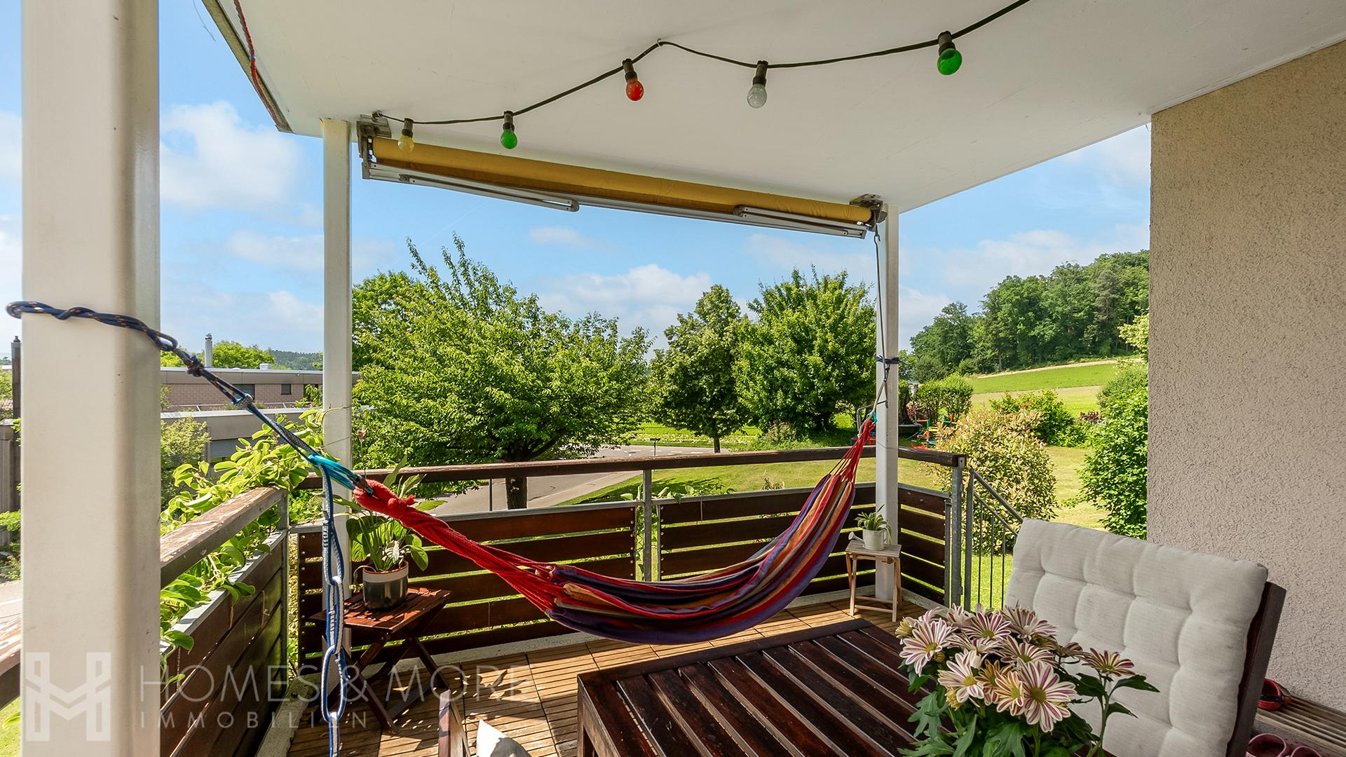 Süd-West Balkon mit Wiesenzugang